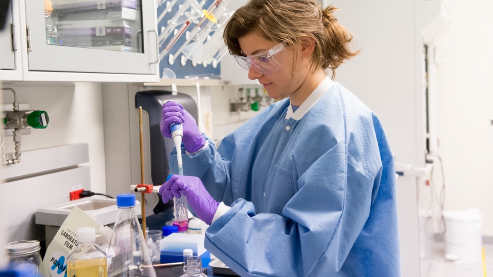 A graduate student in the SCGSR Program