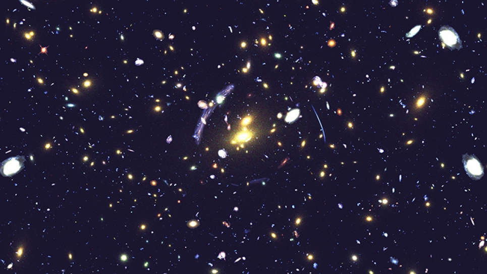 Simulated cluster strong lensing image based on a large halo extracted from the Outer Rim simulation Simulated cluster strong lensing image based on a large halo extracted from the Outer Rim simulation